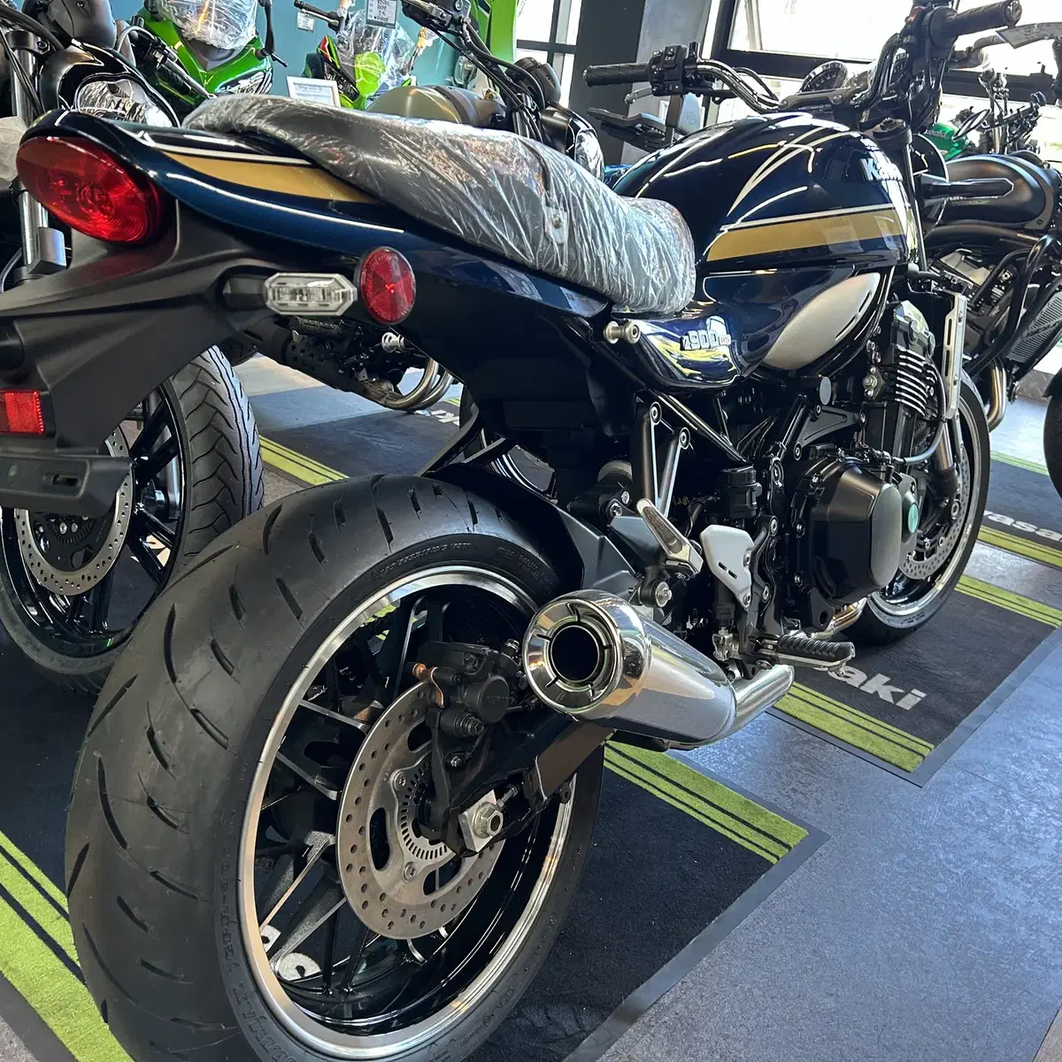 23년식 가와사키 Z900RS ABS 신차 판매