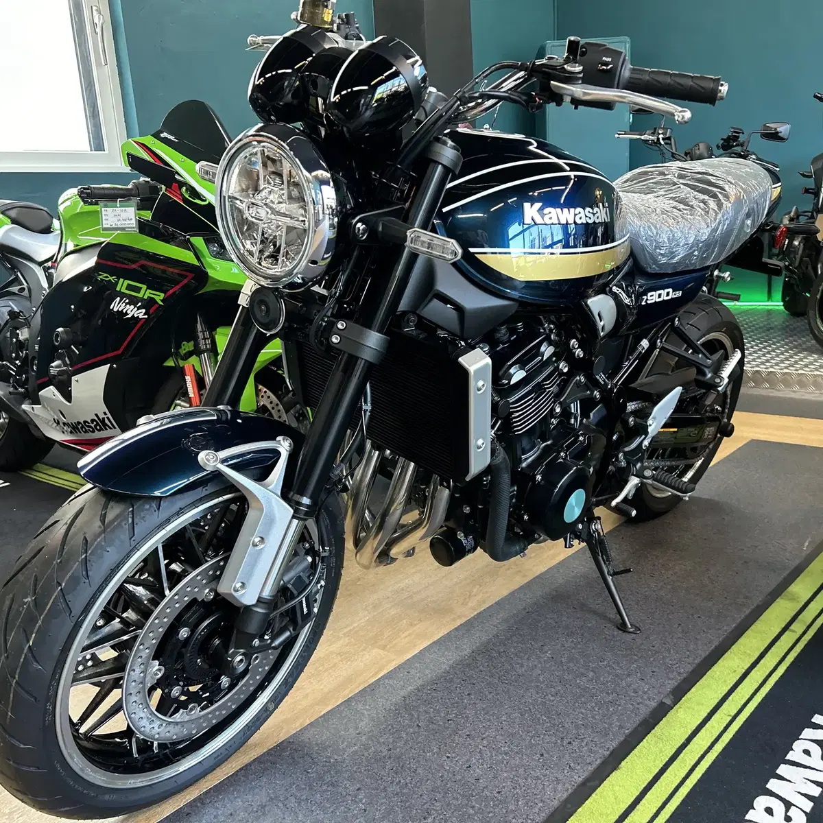 23년식 가와사키 Z900RS ABS 신차 판매