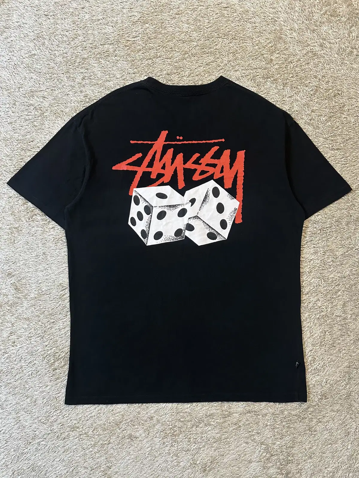 [L] 스투시 STUSSY 페어 오브 다이스 라벨 반팔 티셔츠 블랙