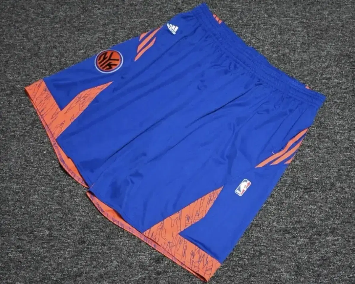 (2XL) Adidas New York Knicks Warm Up Shorts 2014