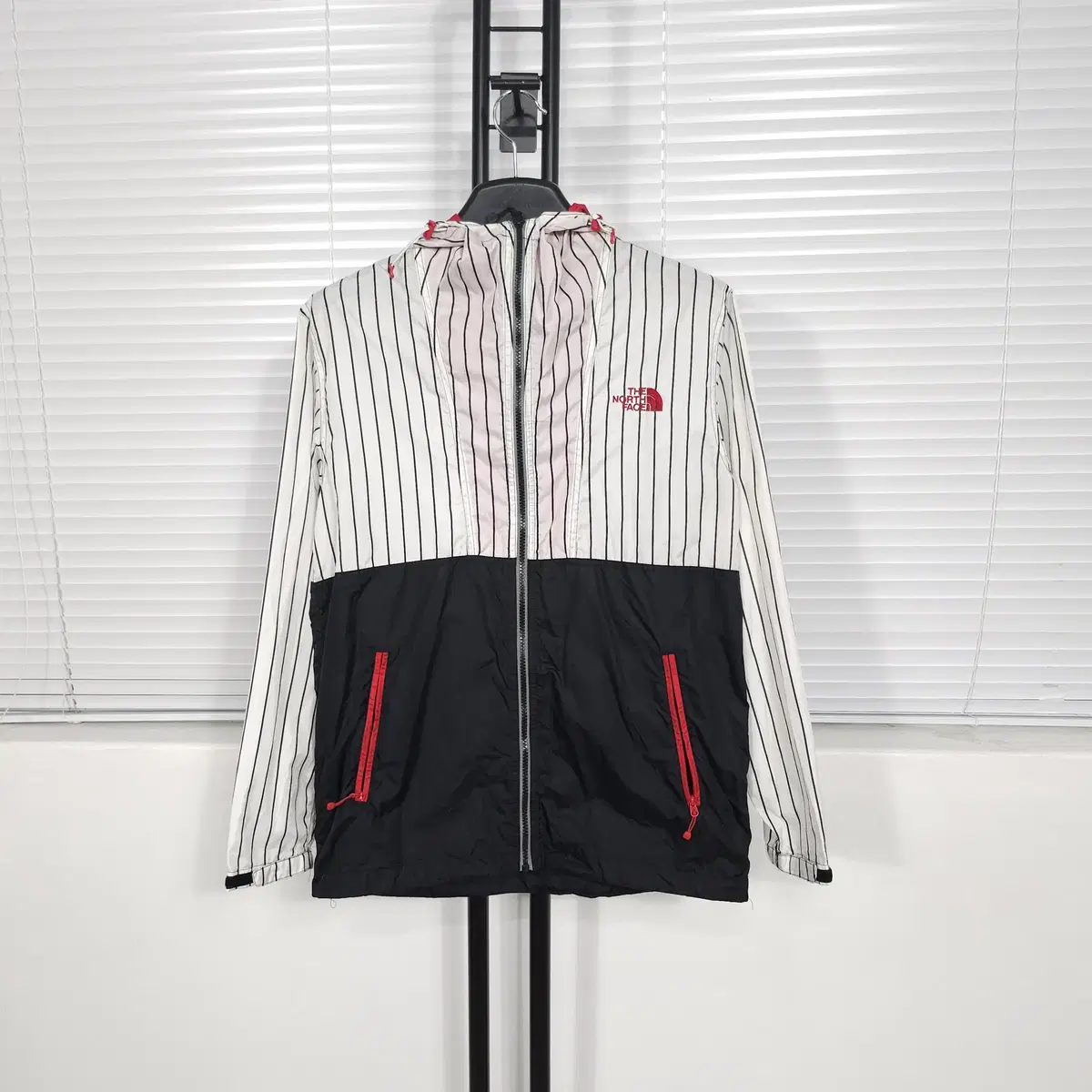 The North Face Windbreaker S