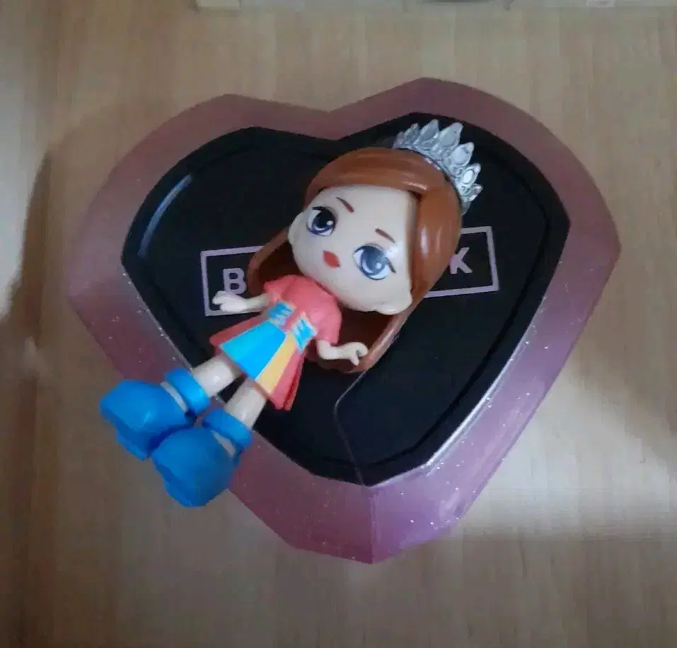 Black Pink Brokenheart Figurine Toot Toot Toot Jennie