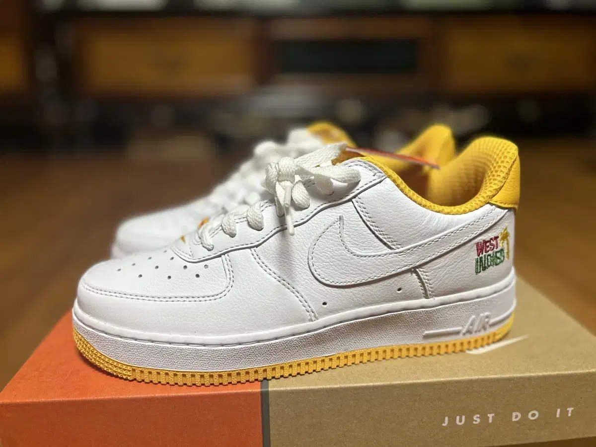 (New shoes) Nike Air Force 1 Retro QS West Indies University Gold (