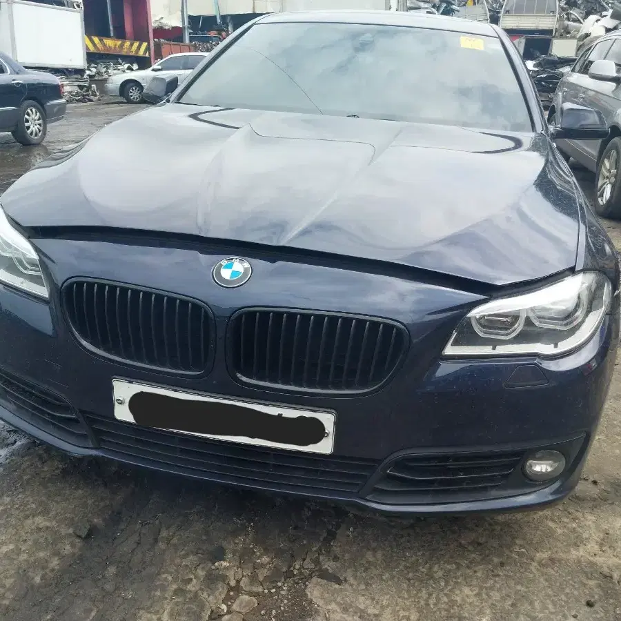 bmw 14년식 f10 520d  후기형 부품 판매합니다.