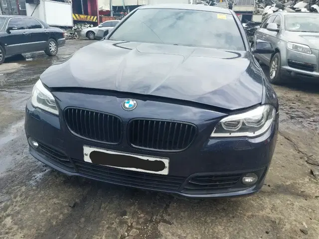 bmw 14년식 f10 520d  후기형 부품 판매합니다.