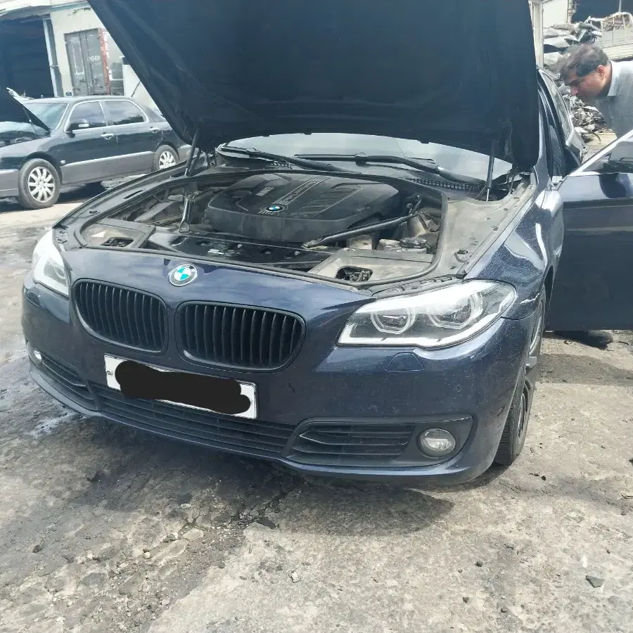 bmw 14년식 f10 520d  후기형 부품 판매합니다.