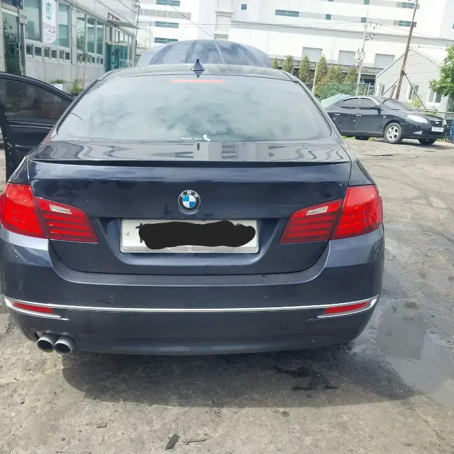 bmw 14년식 f10 520d  후기형 부품 판매합니다.