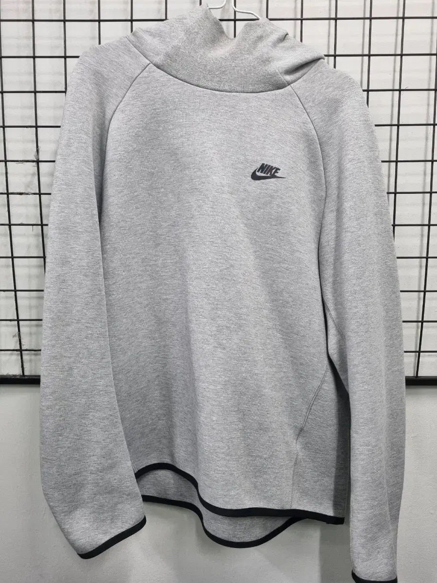 100L Nike Tech Fleece Pullover Hoodie.