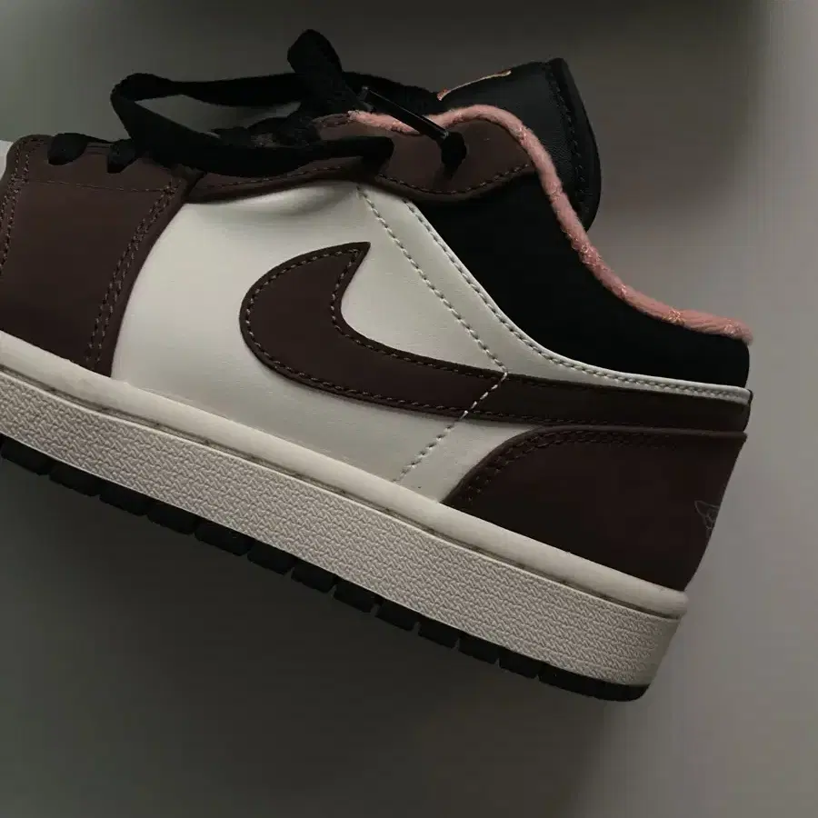 Jordan 1 Low SE Chocolate Bliss