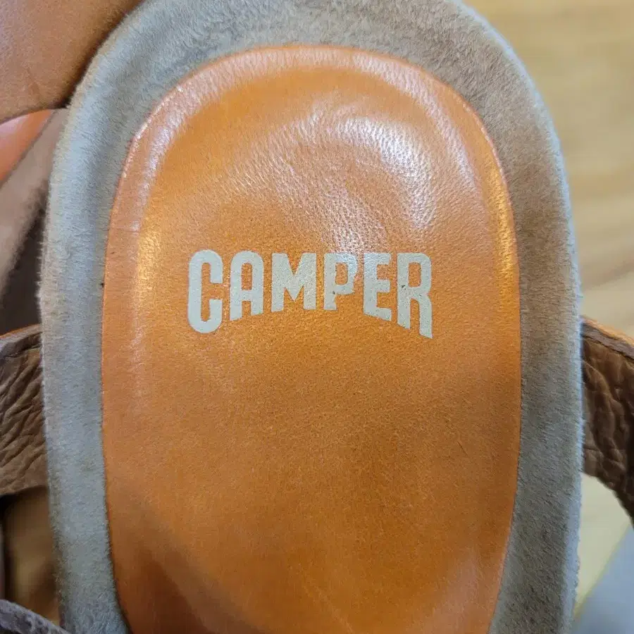 캠퍼 CAMPER 티 스트랩 여성 구두 220