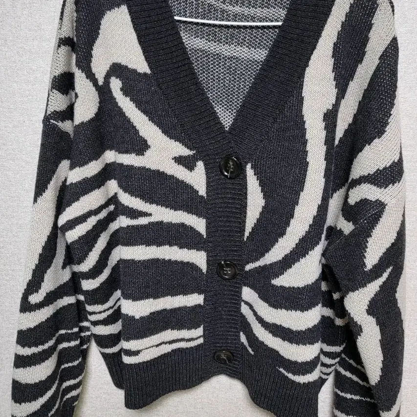 하케쉬 Hardy Cardigan_Zebra