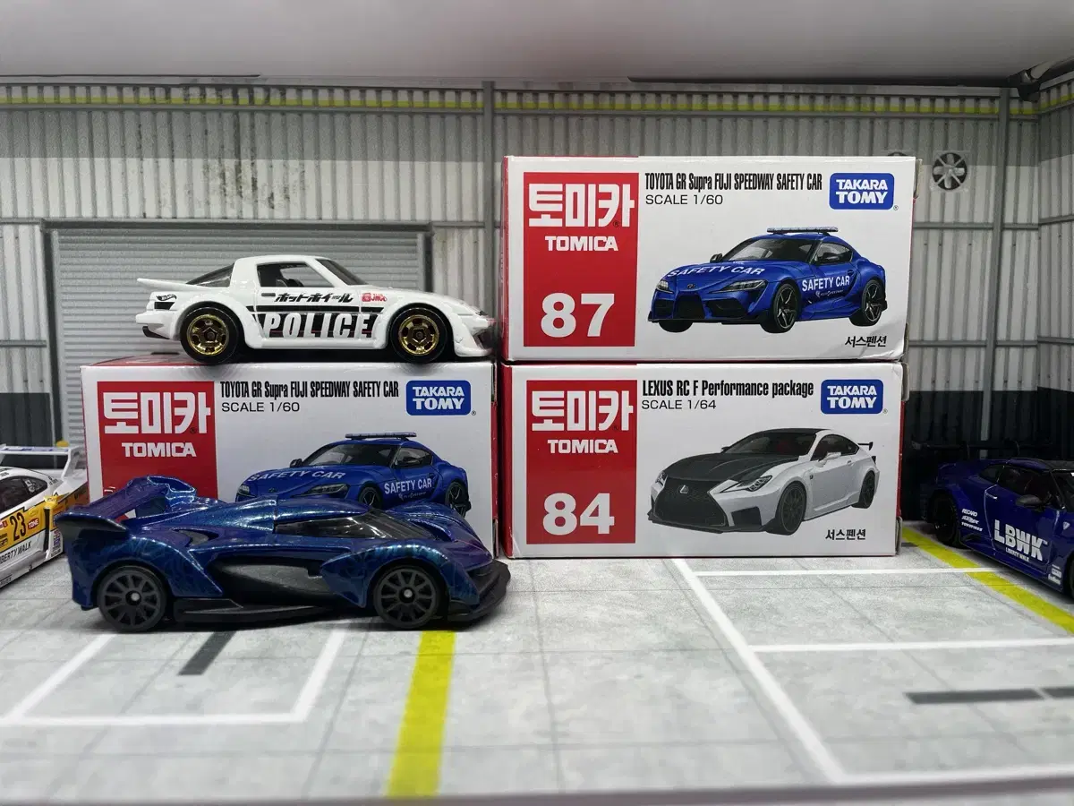 Tomica, Hot Wheels in bulk