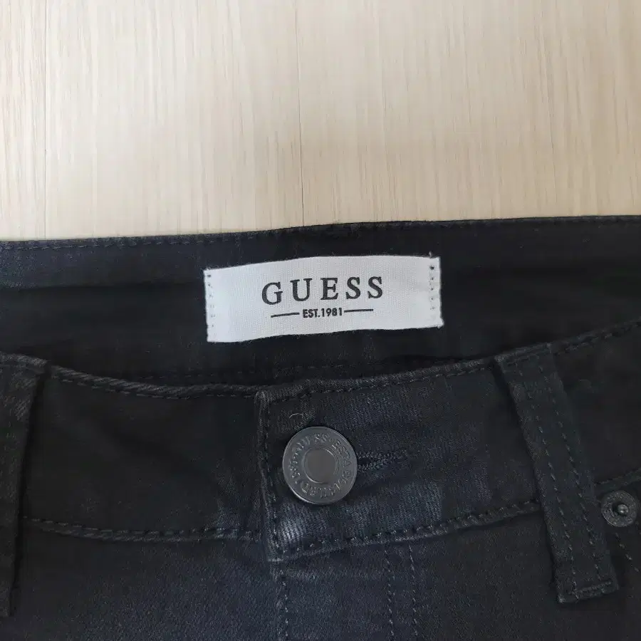 GUESS 슬림 스트레이트 진  블랙/ 32사이즈