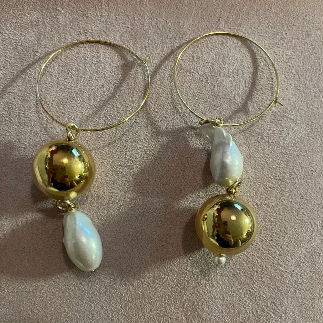 Mounser Gold pearl hoop drop 이어링 새상품