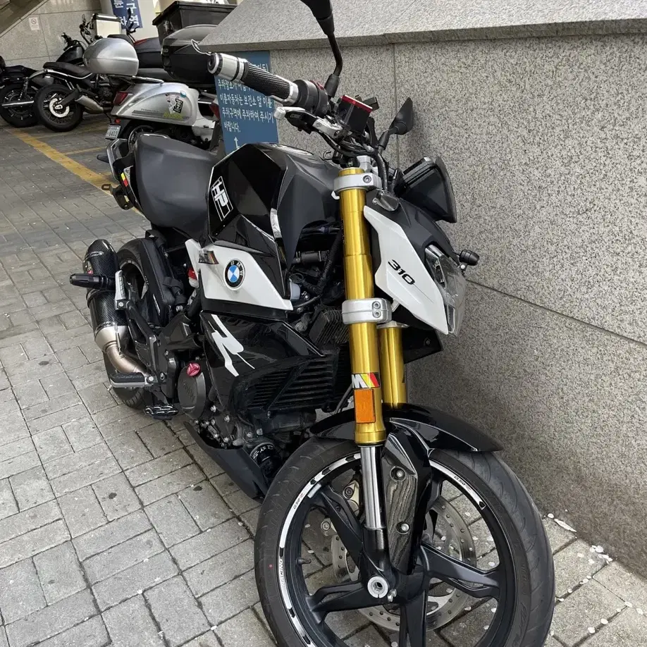 BMW G310r