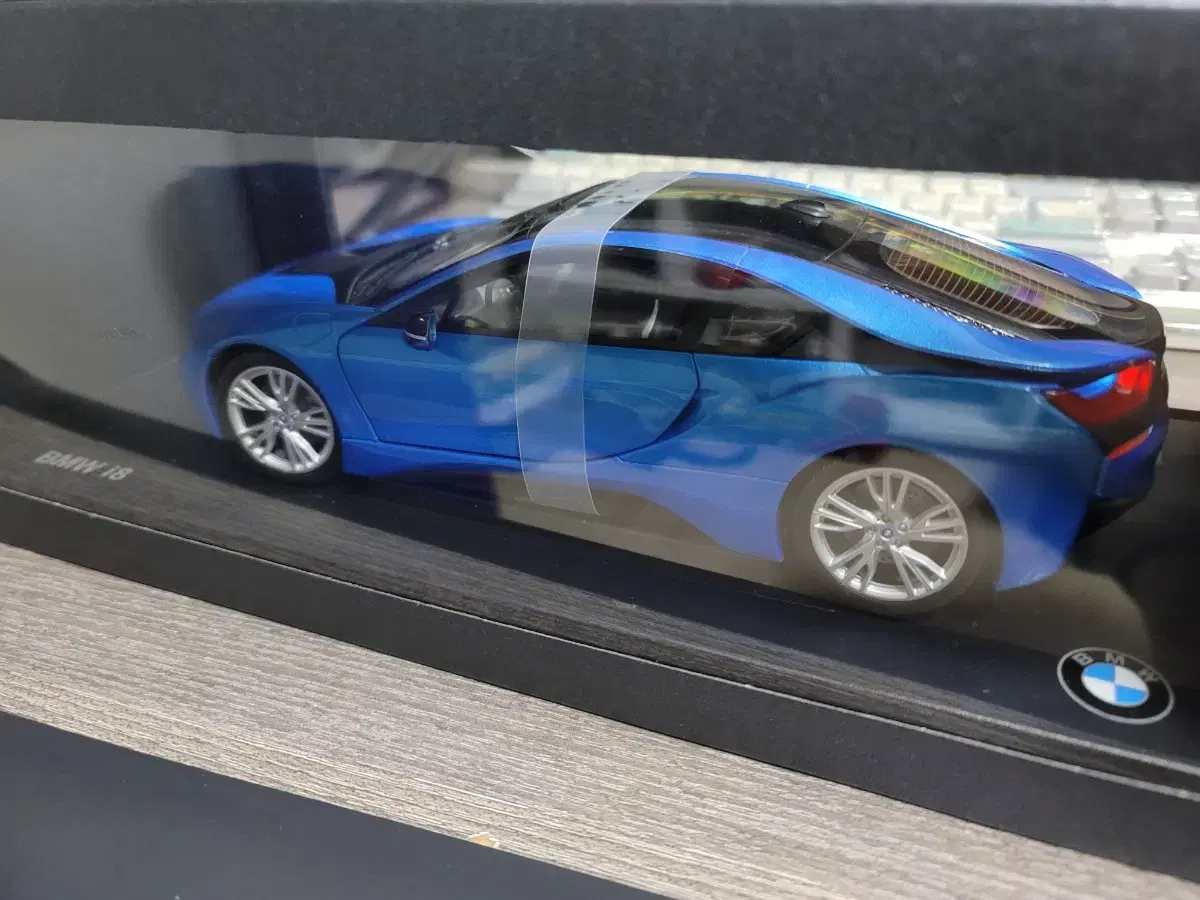 1:18 다이캐스트 PARAGON BMW I8