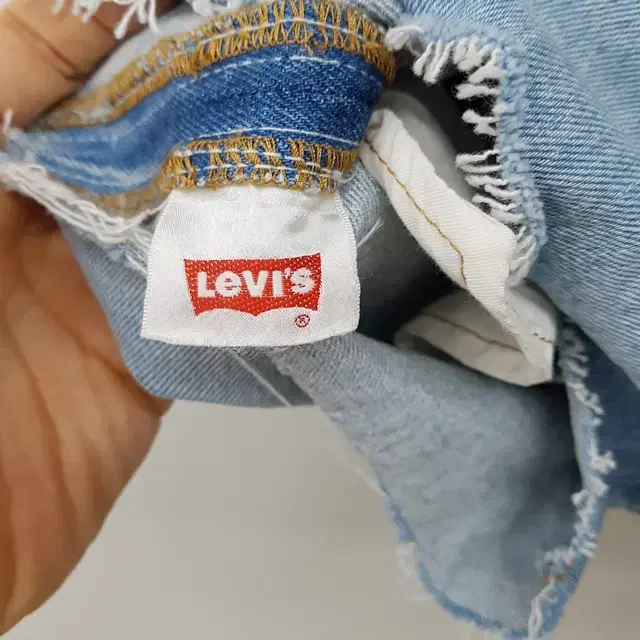 LEVIS 리바이스 프리미엄 버튼플라이 반바지