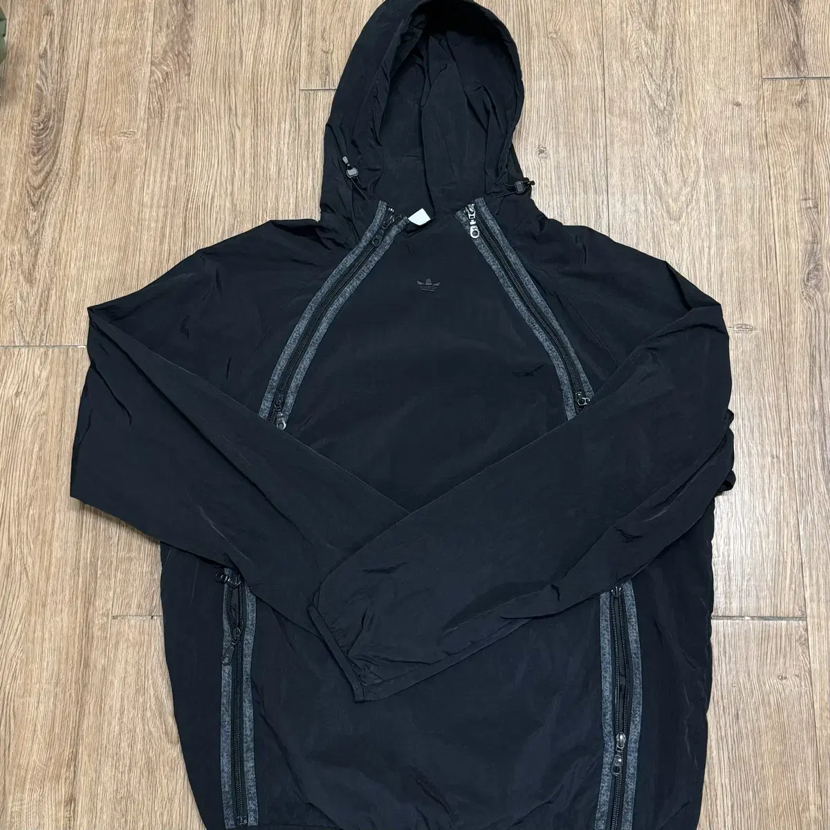 Rare) Adidas Adventure Windbreaker L