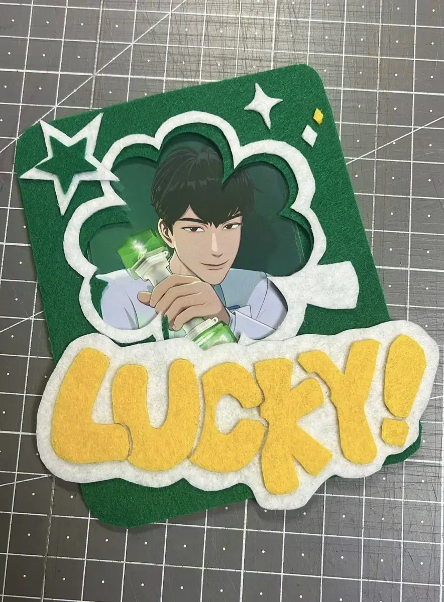 LUCKY! Clover Felt Topknot Photocard Holder