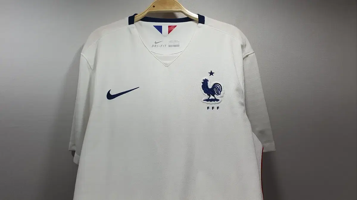 15 16 France Away Shirt M (W53 L76)