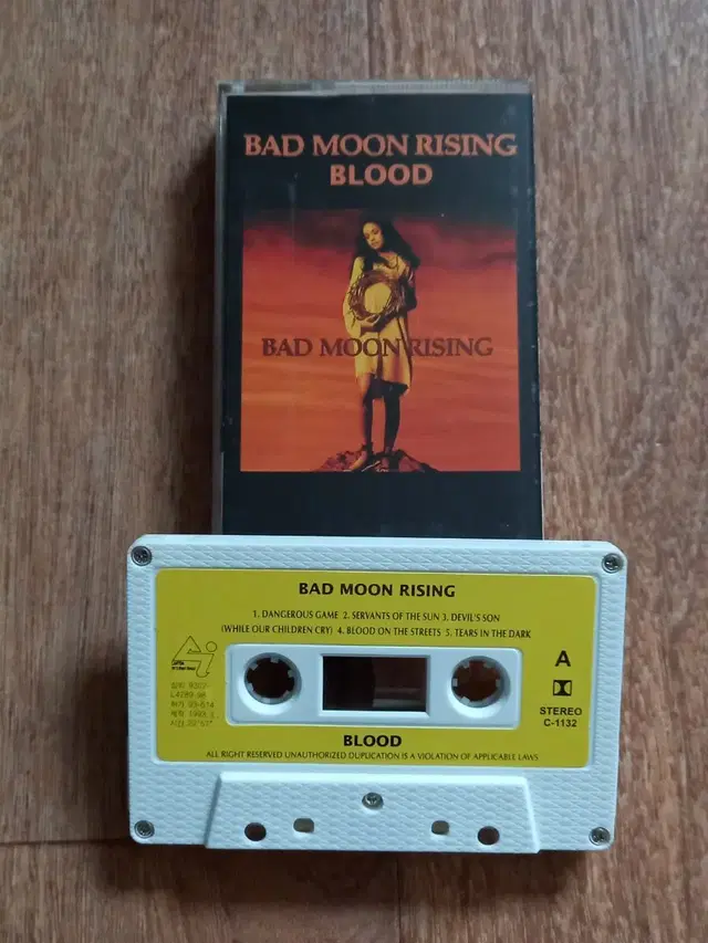 bad moon rising 카세트테이프