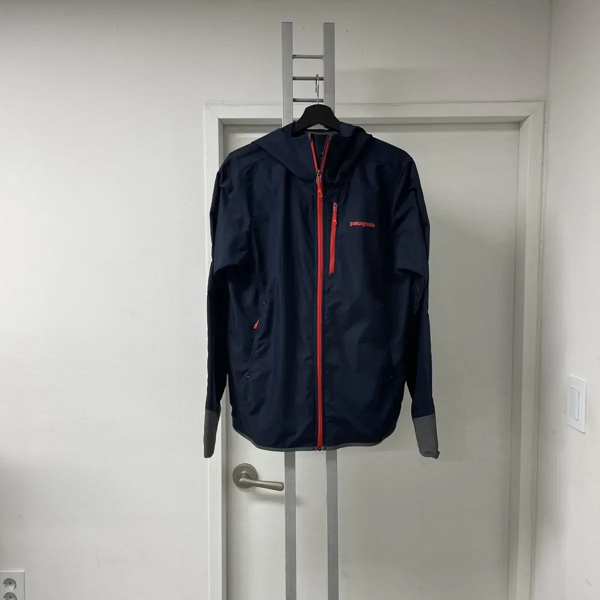 Patagonia Hooded Windbreaker Jacket M