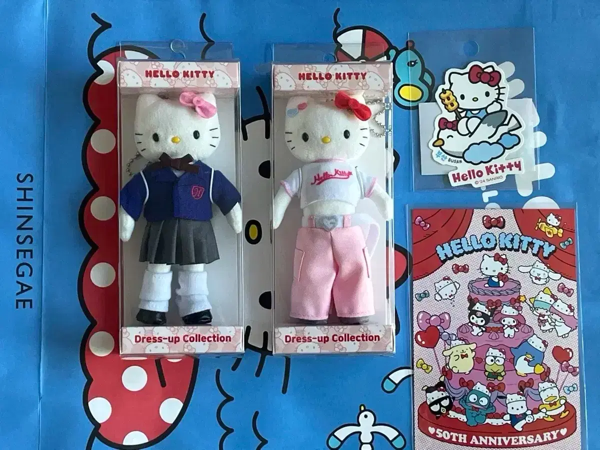 Hello Kitty 50th Anniversary Busan pop up de-upkey doll sells strap set