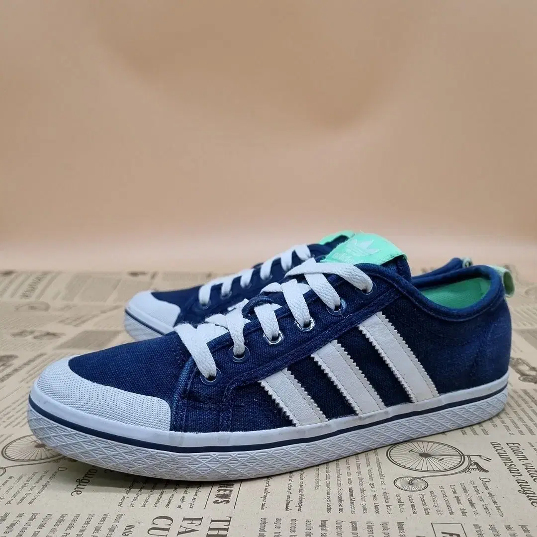 Adidas Honey Low Sneakers 250.