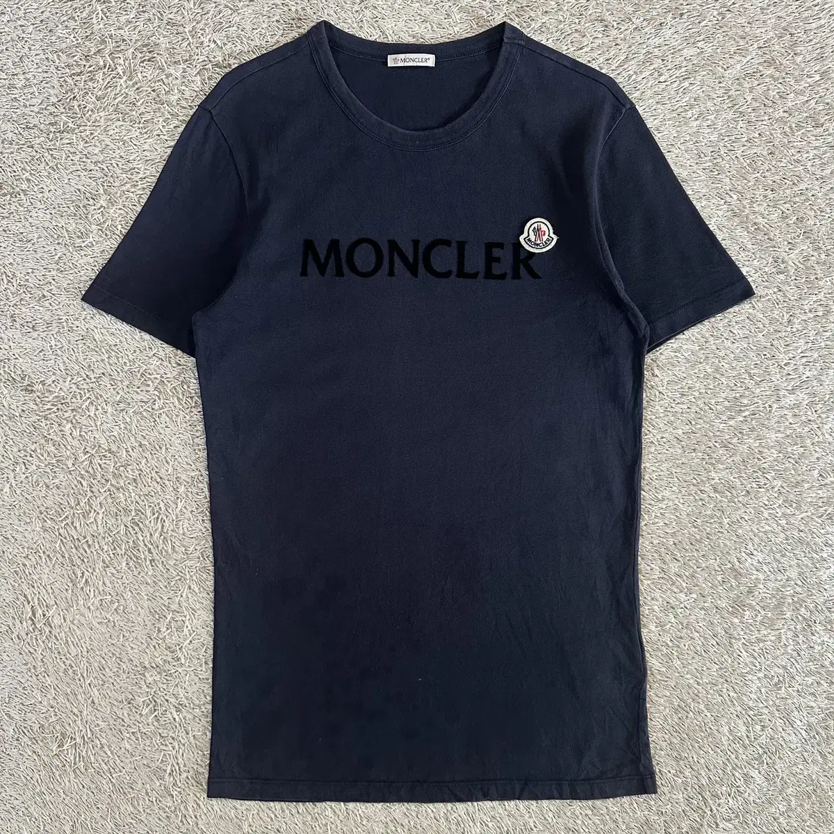 [XS] 몽클레어 MONCLER 레터링 로고 패치 반팔 티셔츠 네이비