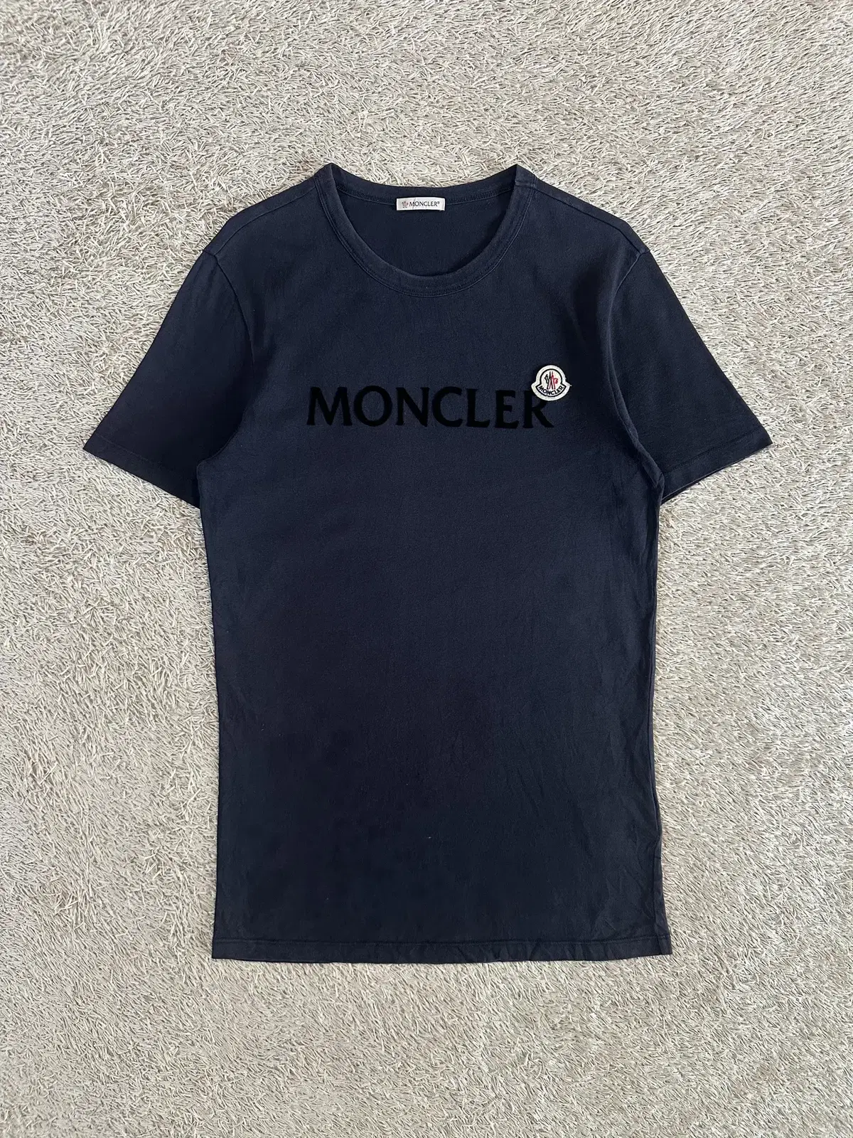 [XS] 몽클레어 MONCLER 레터링 로고 패치 반팔 티셔츠 네이비