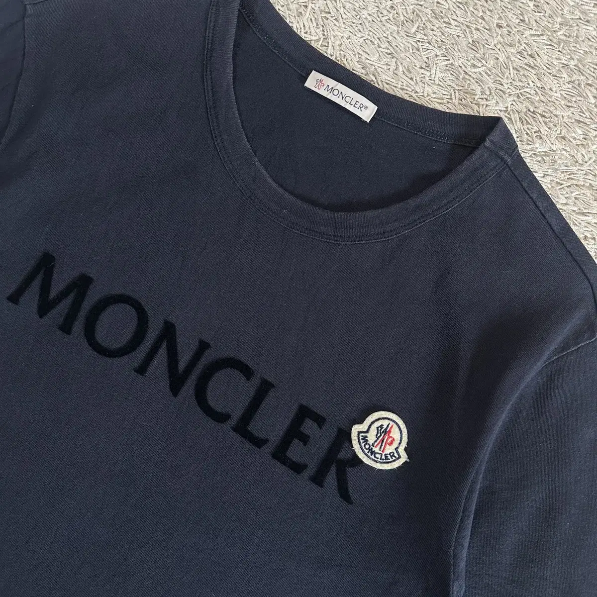 [XS] 몽클레어 MONCLER 레터링 로고 패치 반팔 티셔츠 네이비