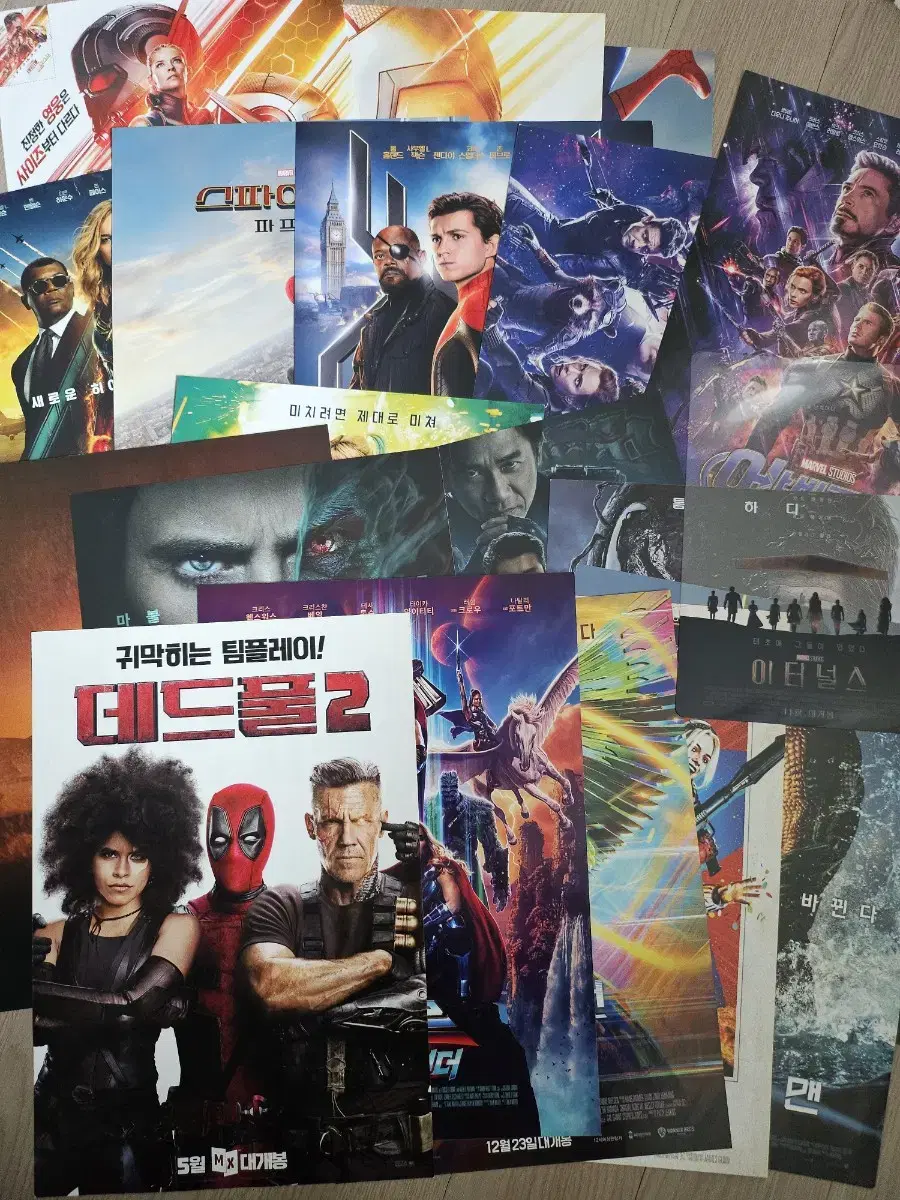 (Shipping included) Marvel/Sony movie pamphlets (20 total).