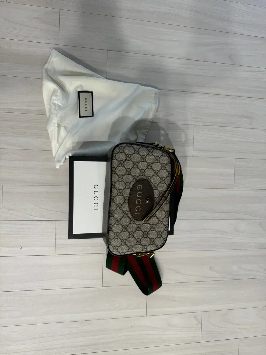 Gucci NeoVintage GG Supreme Messenger (Shoulder) Bag