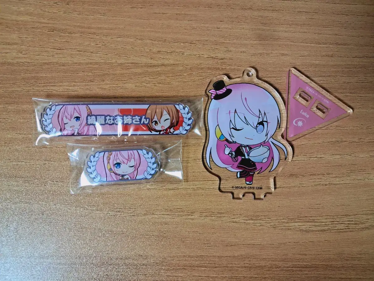 Vocaloid Pseudo Luca, Meiko Kidz, Nayeon Kidz, Badge Luca CafeAcrylic sells