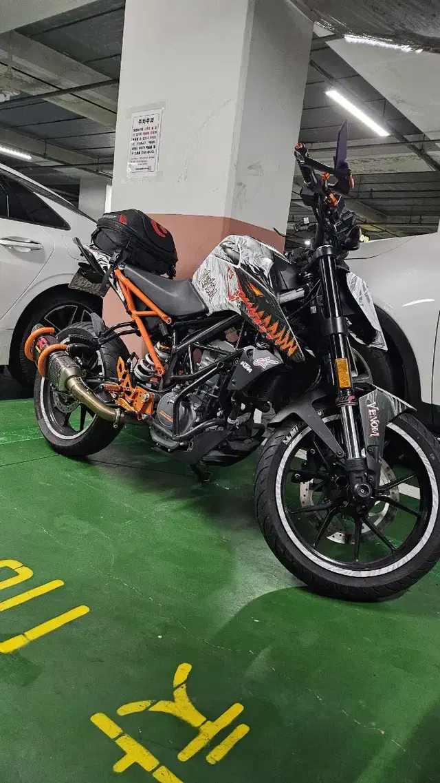 관리잘된 KTM 듀크125 판매합니다.