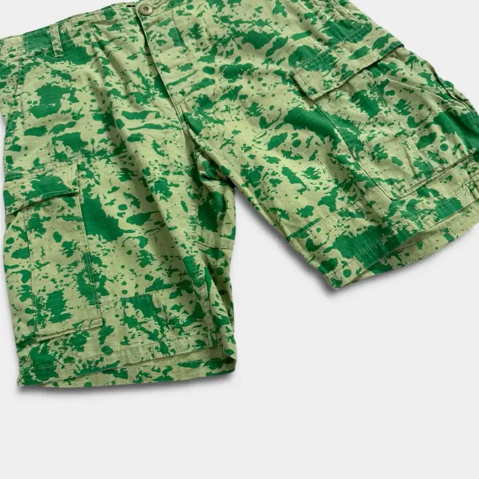 vintage camo cargo shorts