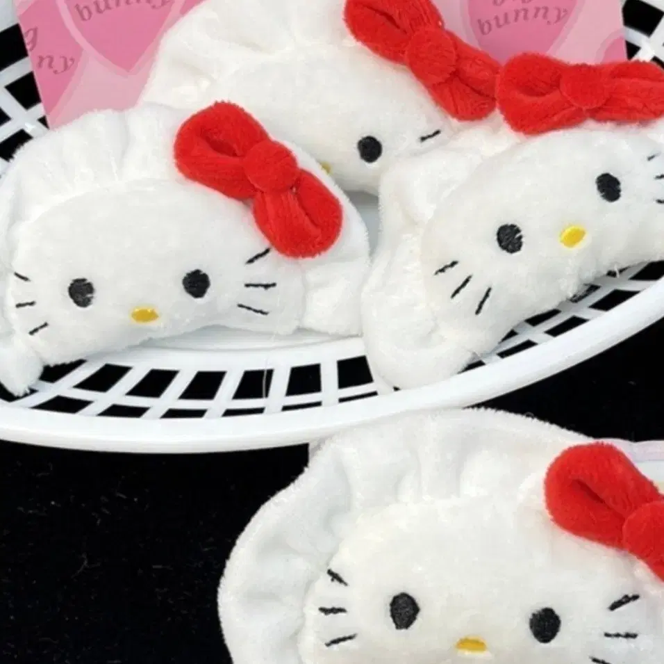 Kitty Dumpling doll keyring