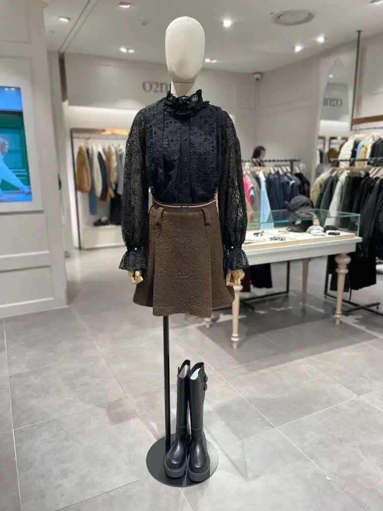 Ozsecond Textured Block Strap Blouse in Black