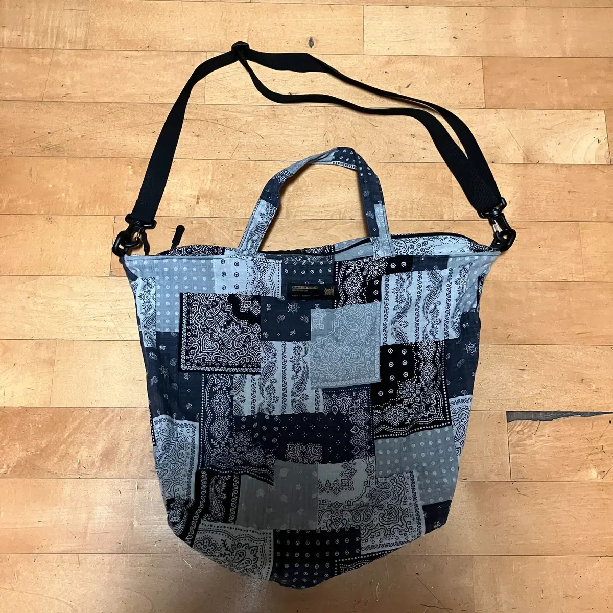 브라운브레스 TAG LAF CROSS BAG NAVY