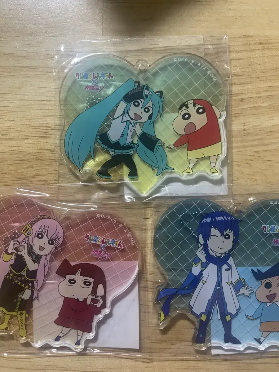 Hatsune Miku X Changu Collaboration Acrylic Heart Keyring Kaito Luke withdrawal Suzy