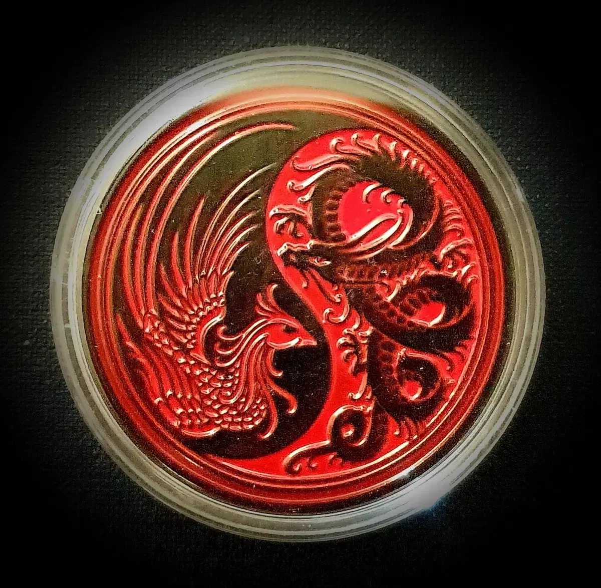 Dragons and phoenixes symbolize prosperity and wealth and are worth 1 commemorative medal