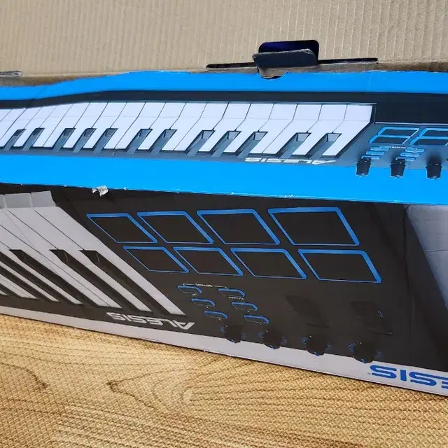 alesis 알레시스 v61 마스터키보드(건반) + 서스테인 페달