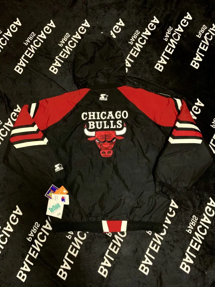 New) Starter x NBA 1990s Vintage Old Chicago Bulls Padded Jumper Condition S