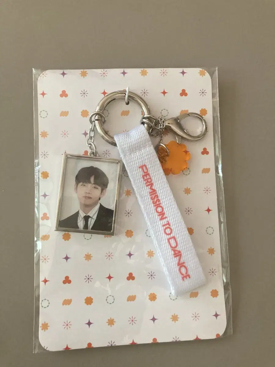 BTS Taehyung v V Keyring