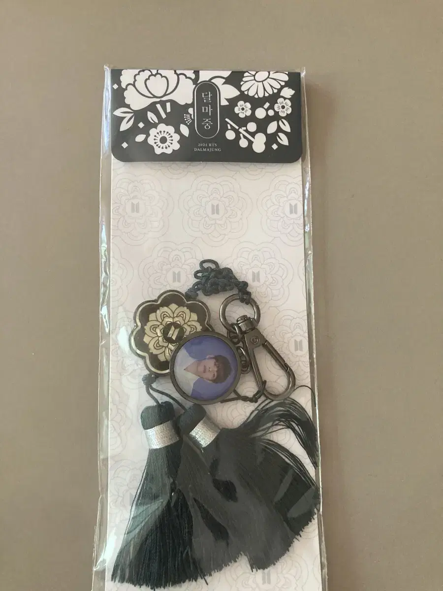 BTS Taehyung v V Dharmajung Keyring