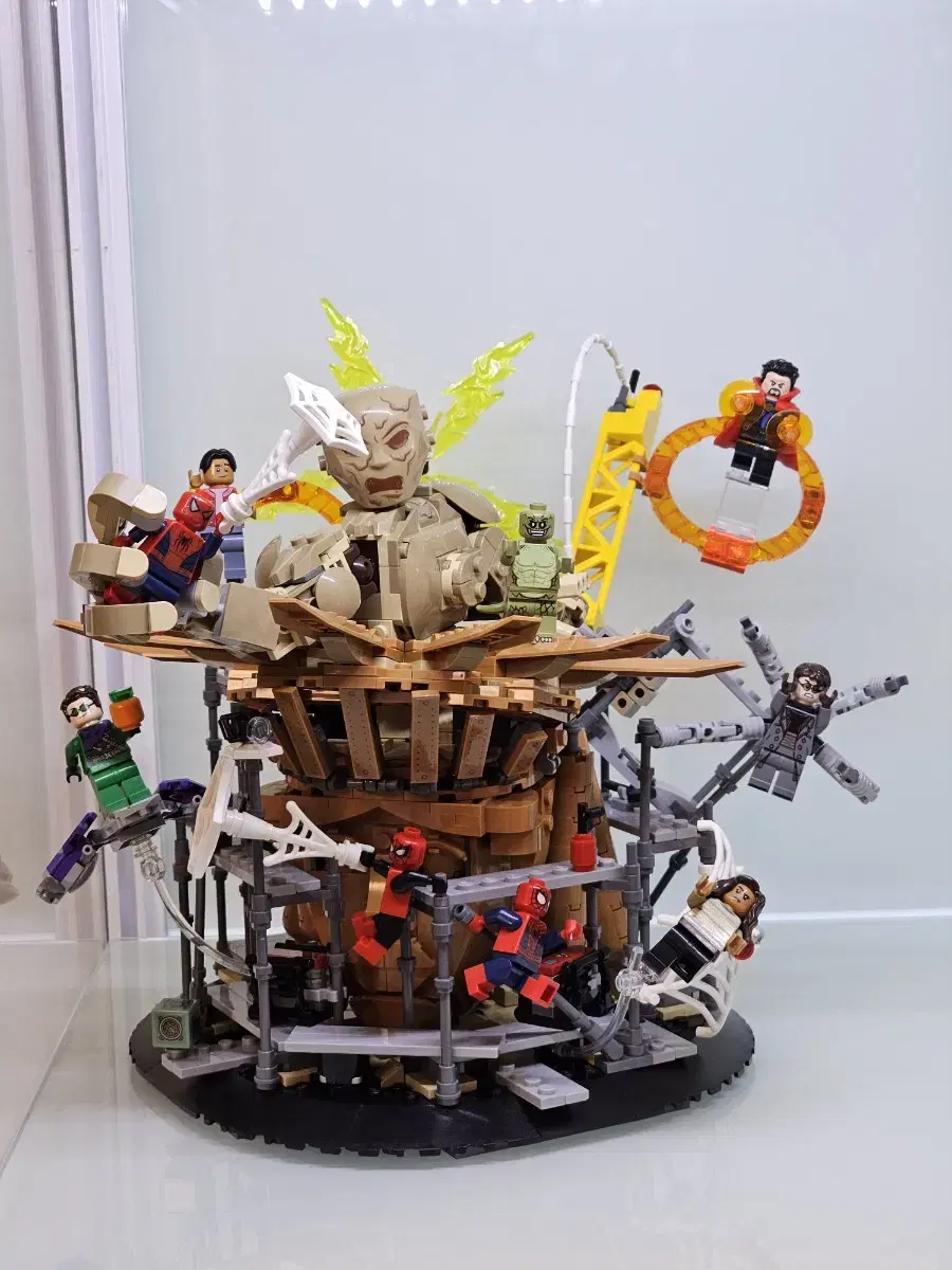 [PRICE REDUCED]LEGO Nowhere Home Final Battle / Sandman Merger 1-Piece Set for sale.