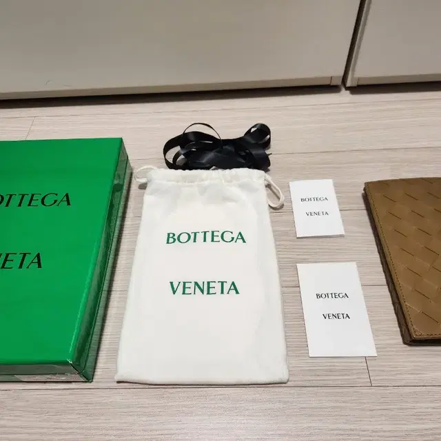 신형 보테가장지갑 풀박스 거으새상품 정품인증 떨이