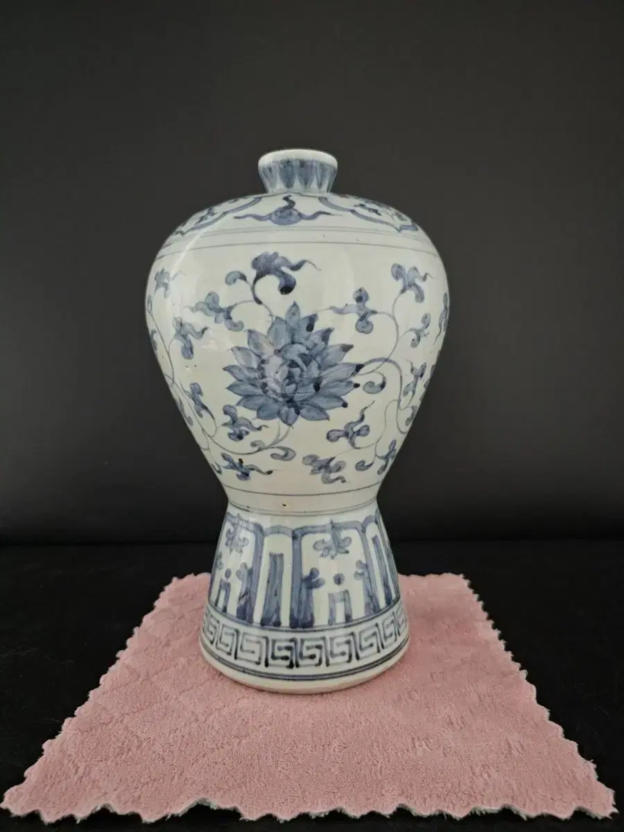 Chinese porcelain cellular flower gate(Height:34 Mouthpiece:5.2)