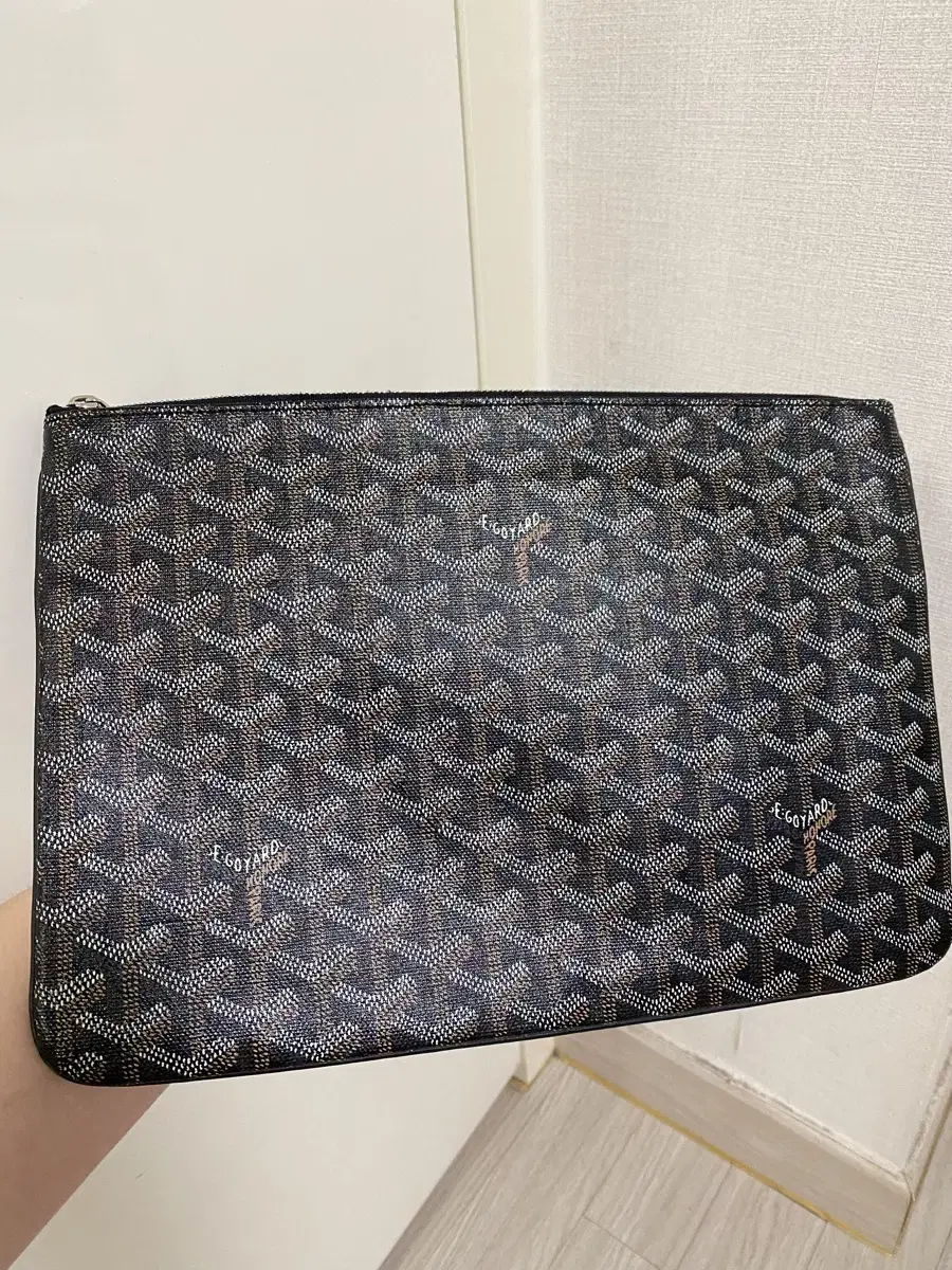 Goyard Senna MM clutch in black in very good condition