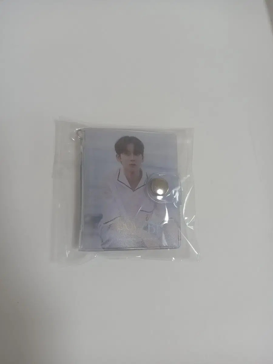 Zerobaseone han yujin Proof and album keyring